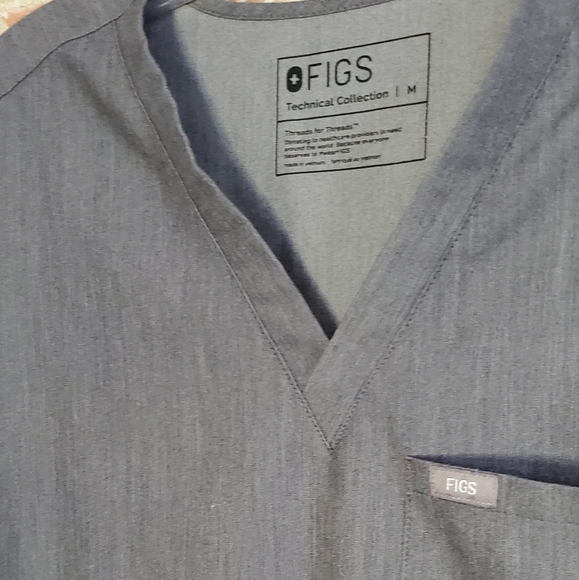 FIGS technical collection Scrub top - Picture 2 of 4